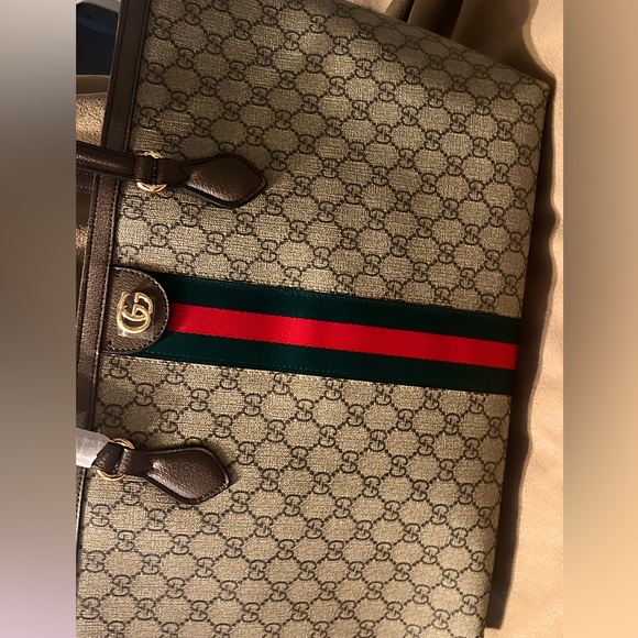 This is a Gucci bag I just got and I’m just selling it brand new no use - Picture 1 of 4